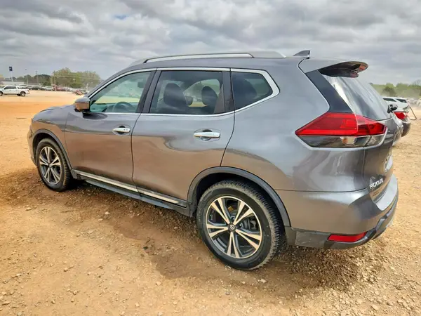 5N1AT2MT5JC811008 2018 NISSAN ROGUE - Image 2