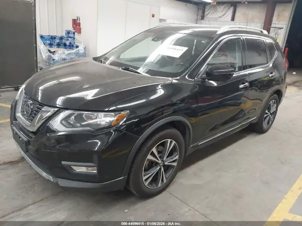 5N1AT2MT5JC811736 2018 NISSAN ROGUE - Image 2