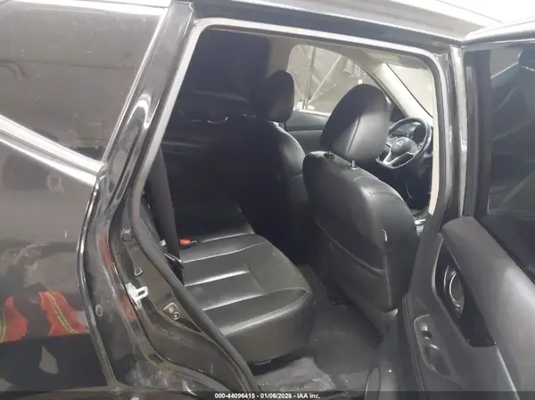 5N1AT2MT5JC811736 2018 NISSAN ROGUE - Image 8