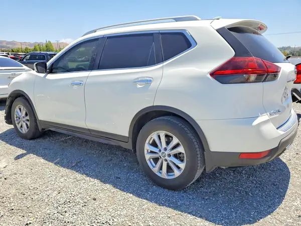 5N1AT2MT5JC817813 2018 NISSAN ROGUE - Image 2
