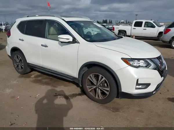5N1AT2MT5JC823563 2018 NISSAN ROGUE - Image 1