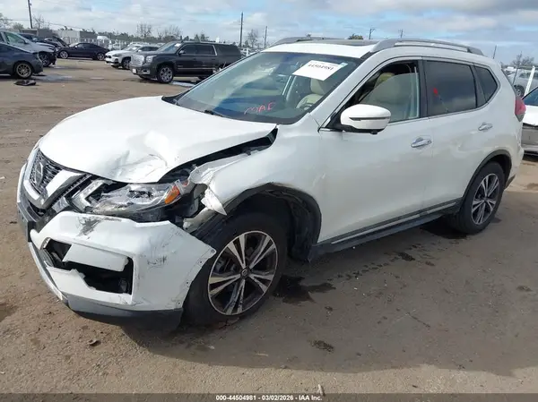 5N1AT2MT5JC823563 2018 NISSAN ROGUE - Image 2
