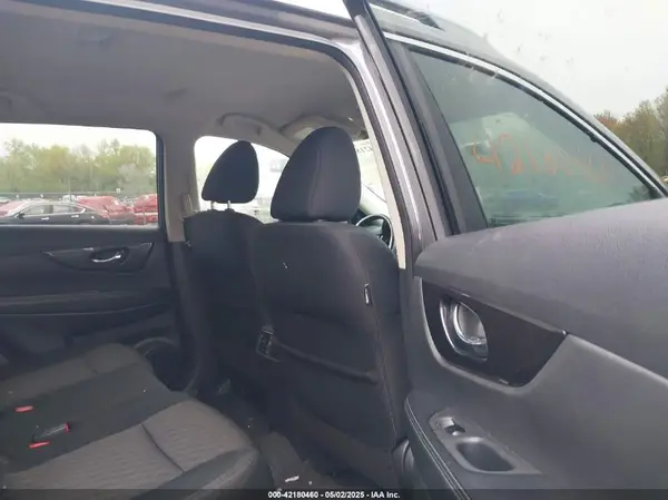 5N1AT2MT5JC827449 2018 NISSAN ROGUE - Image 8