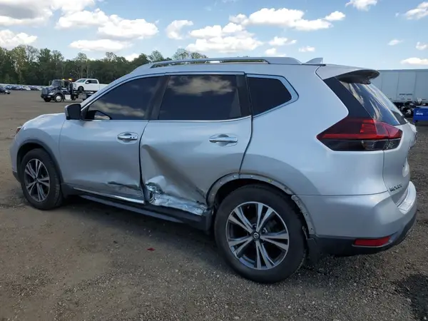 5N1AT2MT5JC827547 2018 NISSAN ROGUE - Image 2