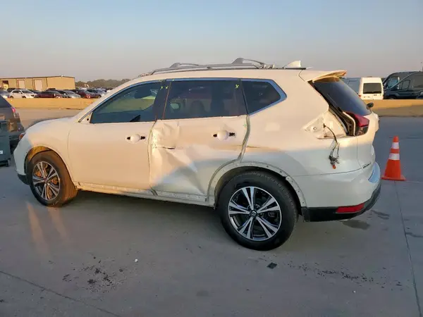 5N1AT2MT5JC843828 2018 NISSAN ROGUE - Image 2