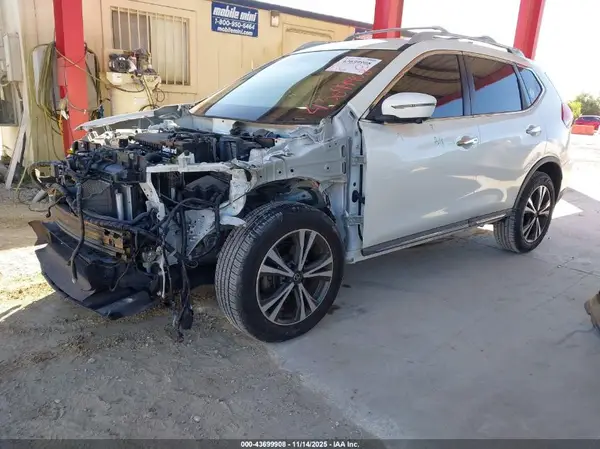 5N1AT2MT5JC847684 2018 NISSAN ROGUE - Image 2