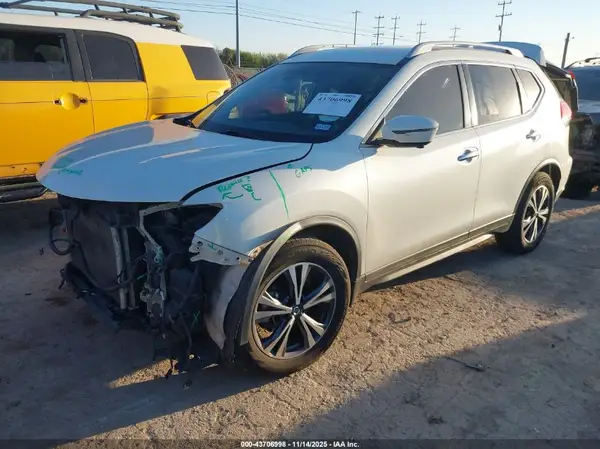 5N1AT2MT5KC775869 2019 NISSAN ROGUE - Image 2