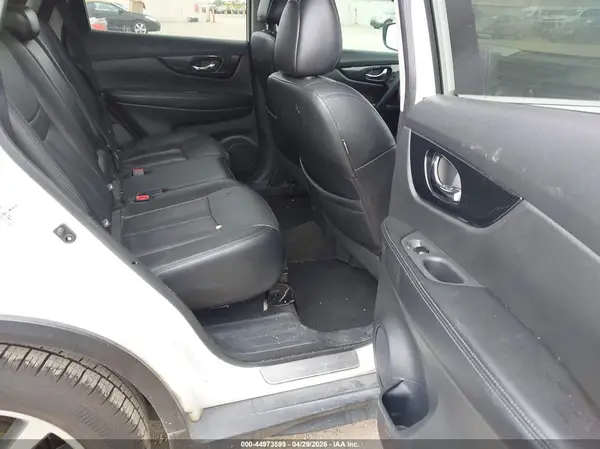 5N1AT2MT6HC747913 2017 NISSAN ROGUE - Image 8