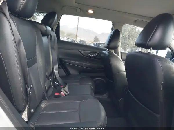 5N1AT2MT6HC752335 2017 NISSAN ROGUE - Image 8