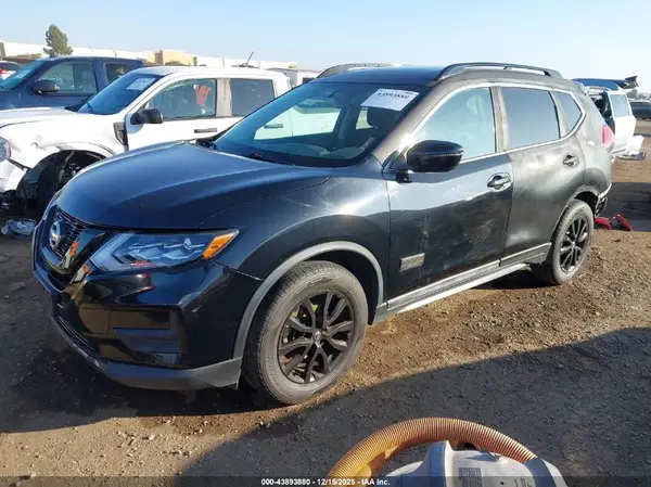 5N1AT2MT6HC769586 2017 NISSAN ROGUE - Image 2