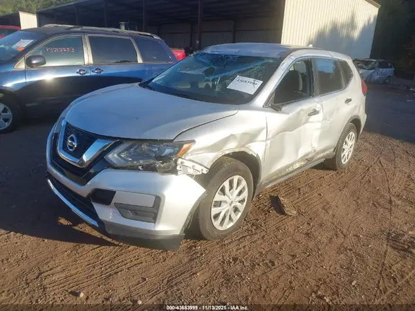 5N1AT2MT6HC779762 2017 NISSAN ROGUE - Image 2