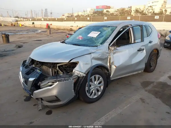 5N1AT2MT6HC781320 2017 NISSAN ROGUE - Image 2
