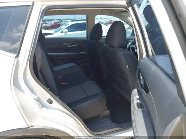 5N1AT2MT6HC796089 2017 NISSAN ROGUE - Image 8