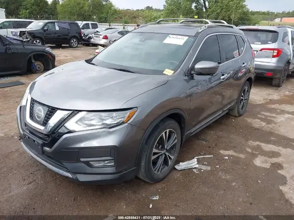 5N1AT2MT6HC798389 2017 NISSAN ROGUE - Image 2