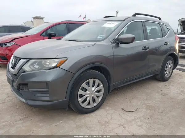 5N1AT2MT6HC801310 2017 NISSAN ROGUE - Image 2