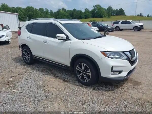 5N1AT2MT6HC810184 2017 NISSAN ROGUE - Image 1