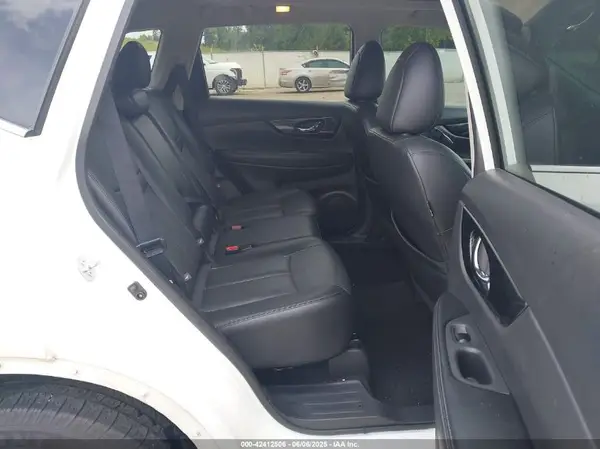 5N1AT2MT6HC810184 2017 NISSAN ROGUE - Image 8