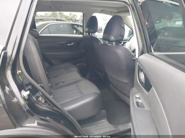 5N1AT2MT6HC812548 2017 NISSAN ROGUE - Image 8
