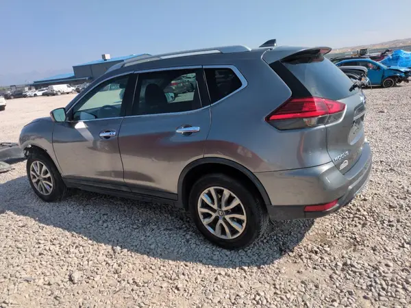 5N1AT2MT6HC818009 2017 NISSAN ROGUE - Image 2