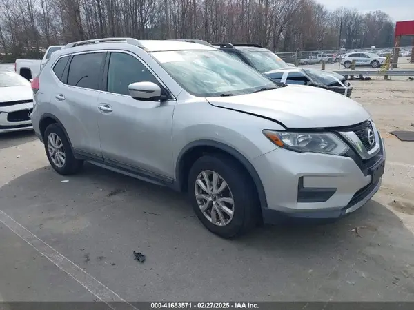 5N1AT2MT6HC824702 2017 NISSAN ROGUE - Image 1