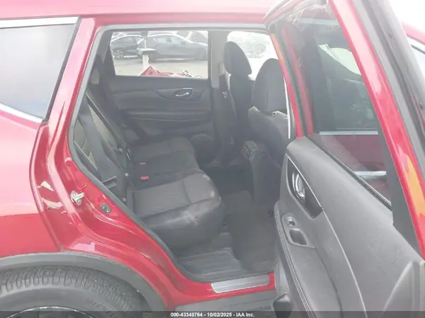 5N1AT2MT6HC864147 2017 NISSAN ROGUE - Image 8