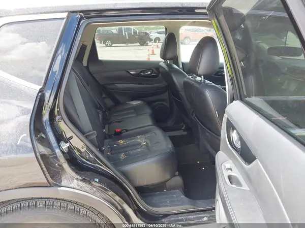 5N1AT2MT6HC871048 2017 NISSAN ROGUE - Image 8