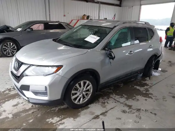 5N1AT2MT6JC707823 2018 NISSAN ROGUE - Image 2