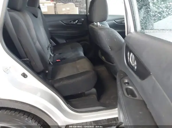 5N1AT2MT6JC707823 2018 NISSAN ROGUE - Image 8