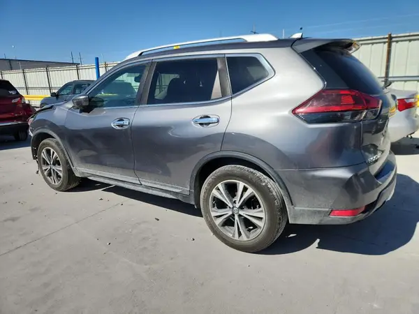 5N1AT2MT6JC733984 2018 NISSAN ROGUE - Image 2