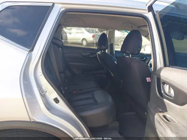 5N1AT2MT6JC739784 2018 NISSAN ROGUE - Image 8
