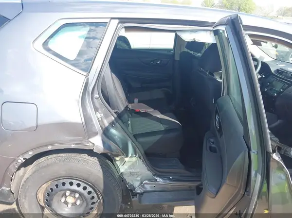 5N1AT2MT6JC747156 2018 NISSAN ROGUE - Image 8