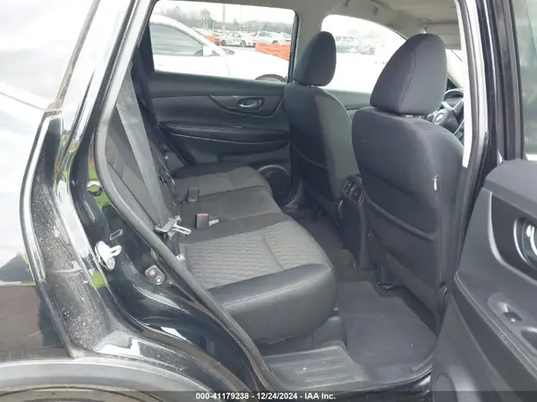 5N1AT2MT6JC765821 2018 NISSAN ROGUE - Image 8