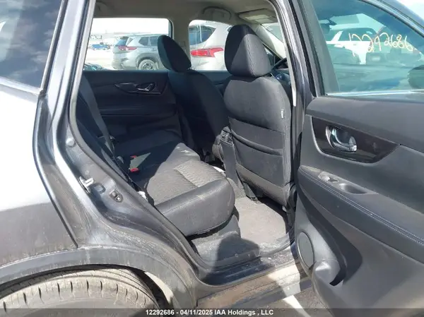 5N1AT2MT6JC766340 2018 NISSAN ROGUE - Image 8
