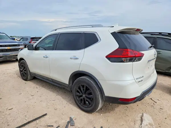 5N1AT2MT6JC779122 2018 NISSAN ROGUE - Image 2