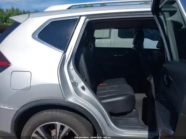 5N1AT2MT6JC793490 2018 NISSAN ROGUE - Image 8