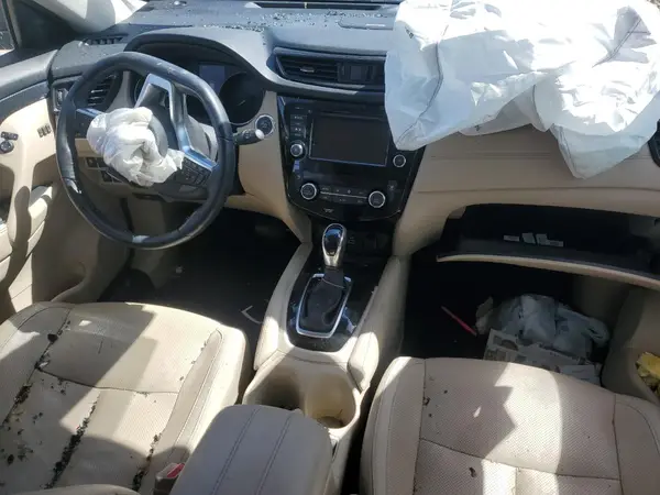 5N1AT2MT6JC805573 2018 NISSAN ROGUE - Image 8