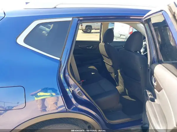 5N1AT2MT6JC817187 2018 NISSAN ROGUE - Image 8