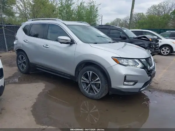 5N1AT2MT6JC823961 2018 NISSAN ROGUE - Image 1