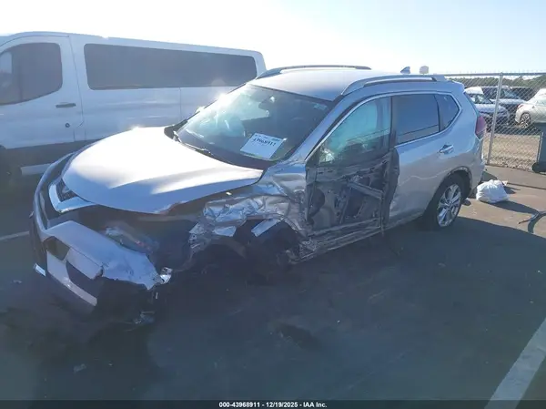5N1AT2MT6JC830294 2018 NISSAN ROGUE - Image 2
