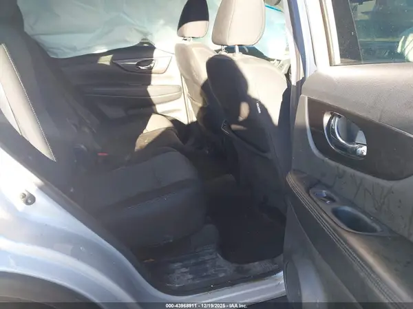 5N1AT2MT6JC830294 2018 NISSAN ROGUE - Image 8