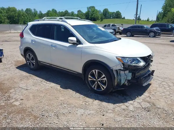 5N1AT2MT6JC852148 2018 NISSAN ROGUE - Image 1