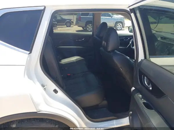 5N1AT2MT6JC852148 2018 NISSAN ROGUE - Image 8