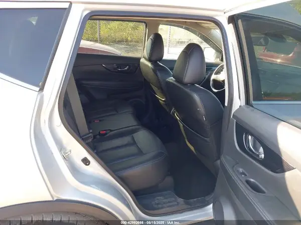 5N1AT2MT6KC751449 2019 NISSAN ROGUE - Image 8