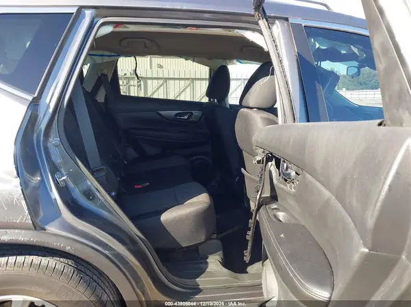 5N1AT2MT6KC801069 2019 NISSAN ROGUE - Image 8