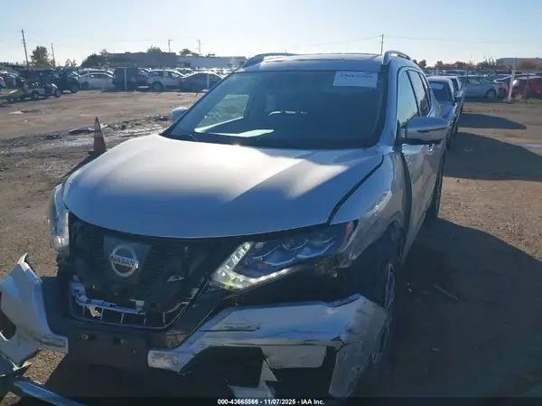 5N1AT2MT7HC738072 2017 NISSAN ROGUE - Image 2
