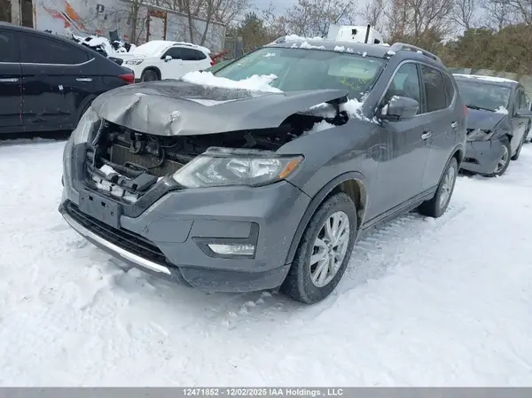 5N1AT2MT7HC740372 2017 NISSAN ROGUE - Image 2