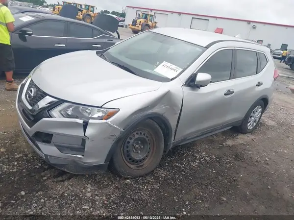 5N1AT2MT7HC742509 2017 NISSAN ROGUE - Image 2