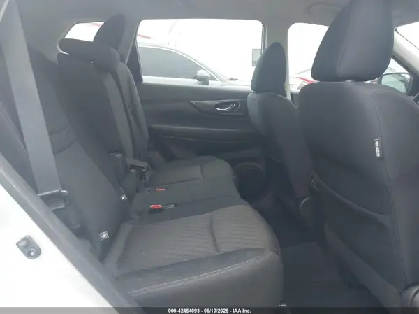 5N1AT2MT7HC742509 2017 NISSAN ROGUE - Image 8