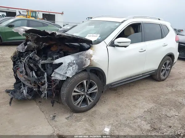 5N1AT2MT7HC749007 2017 NISSAN ROGUE - Image 2