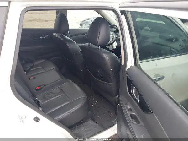 5N1AT2MT7HC752201 2017 NISSAN ROGUE - Image 8